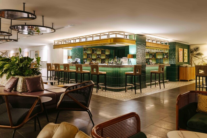 Windows Bar and Lounge